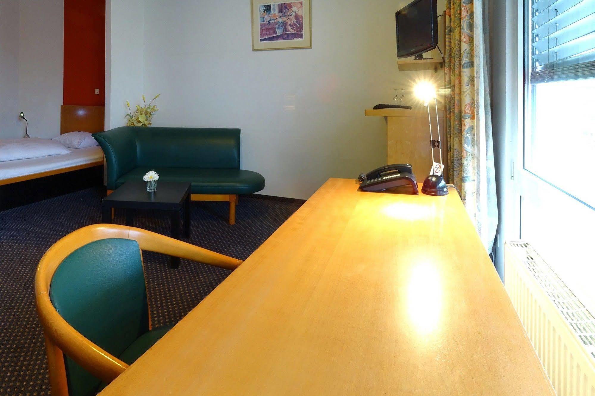 Plaza Suites Ruesselsheim Ngoại thất bức ảnh