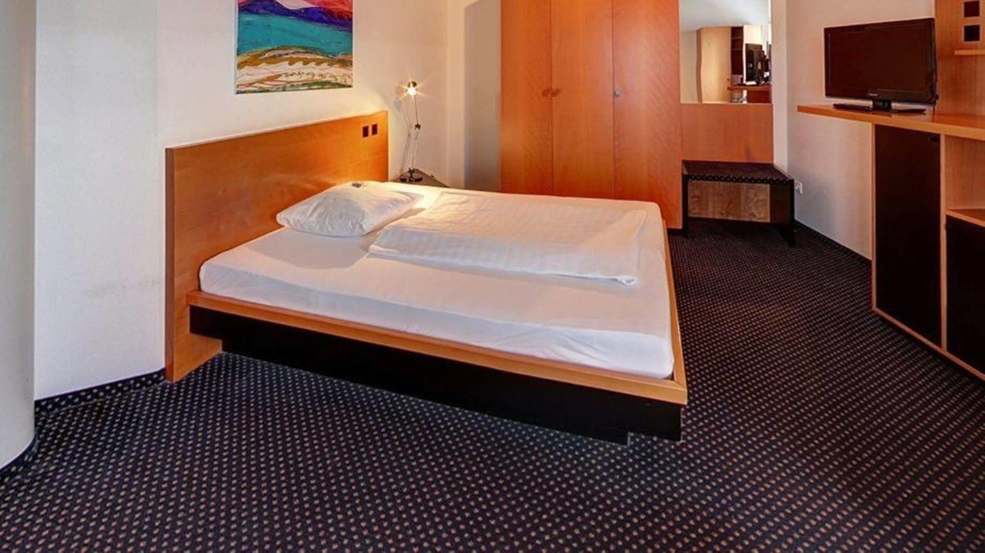 Plaza Suites Ruesselsheim Ngoại thất bức ảnh