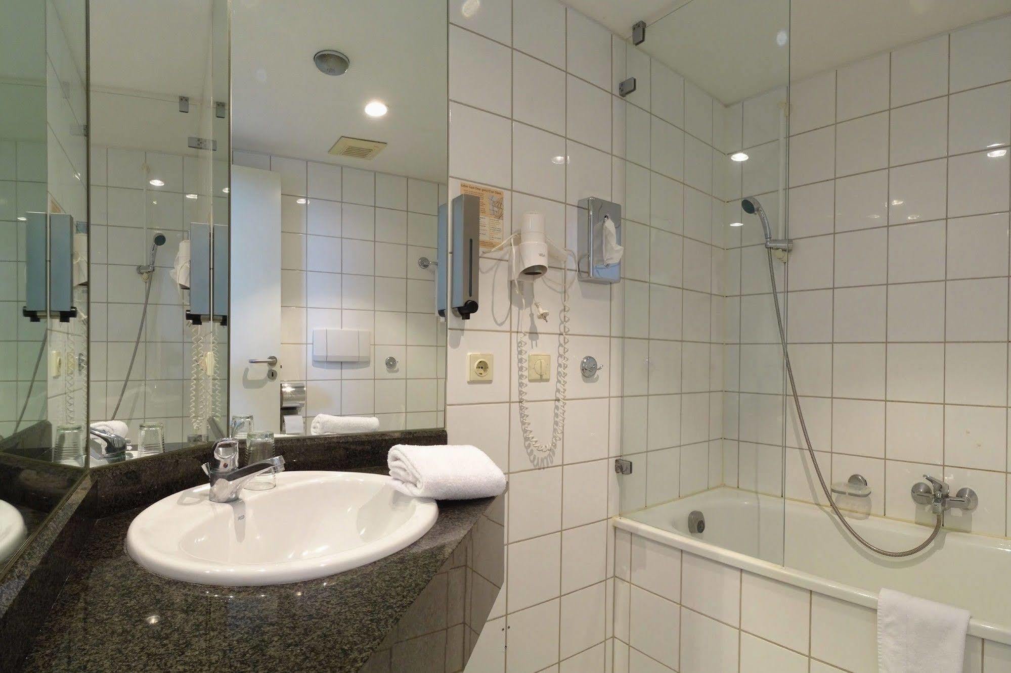 Plaza Suites Ruesselsheim Ngoại thất bức ảnh