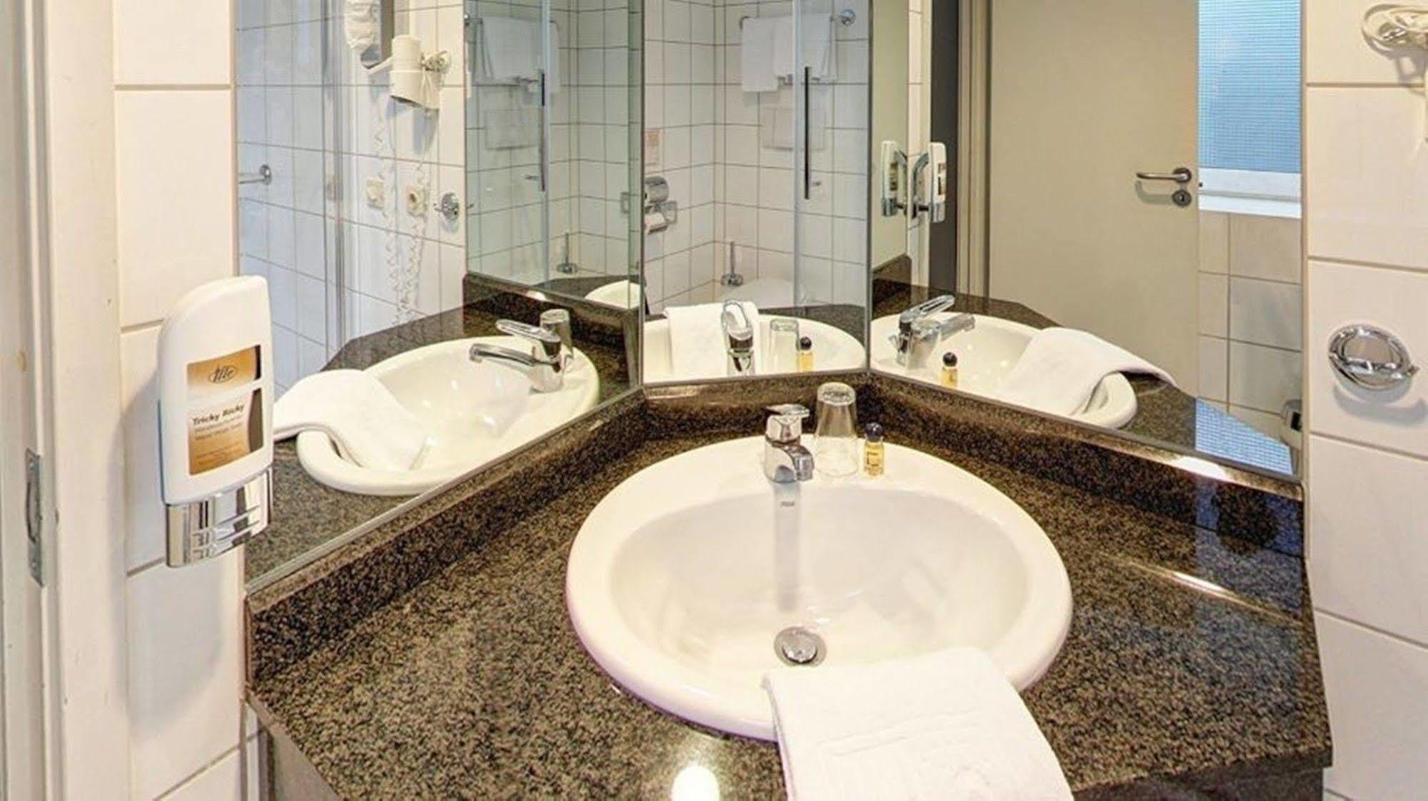 Plaza Suites Ruesselsheim Ngoại thất bức ảnh