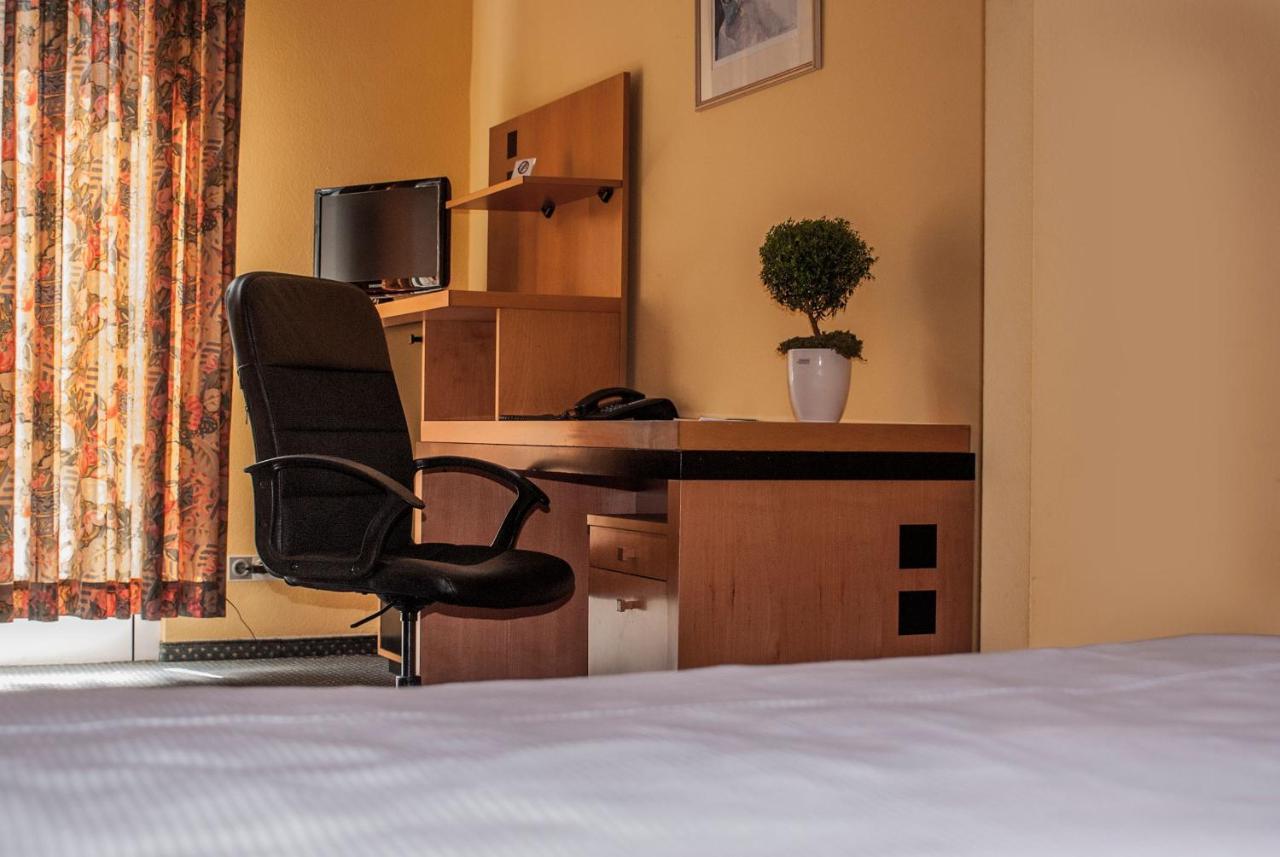 Plaza Suites Ruesselsheim Ngoại thất bức ảnh